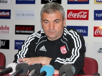 Rıza Çalımbay; Bizim hedefimiz öncelikle Karabük maçını kazanmak 1 riza calimbay sivasspor e1303309906263