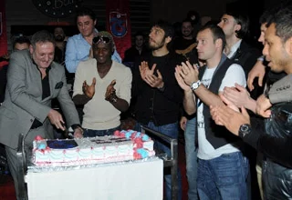 Lider Trabzonspor 'a moral yemeği 1 trabzonspora moral yemegi futbolistan