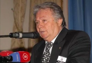 Yalçın Karadeniz; Schuster ve heyeti sınıfta kalmıştır 1 yalcin karadeniz besiktas divan kurulu baskani e1299690098418