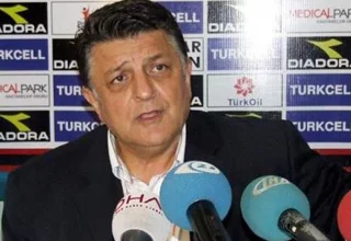 Kasımpaşa Teknik Direktörü Yılmaz Vural, suni çim sahadan dert yandı!.. 1 yilmazvural.sunicimdensikayetci.futbolistan